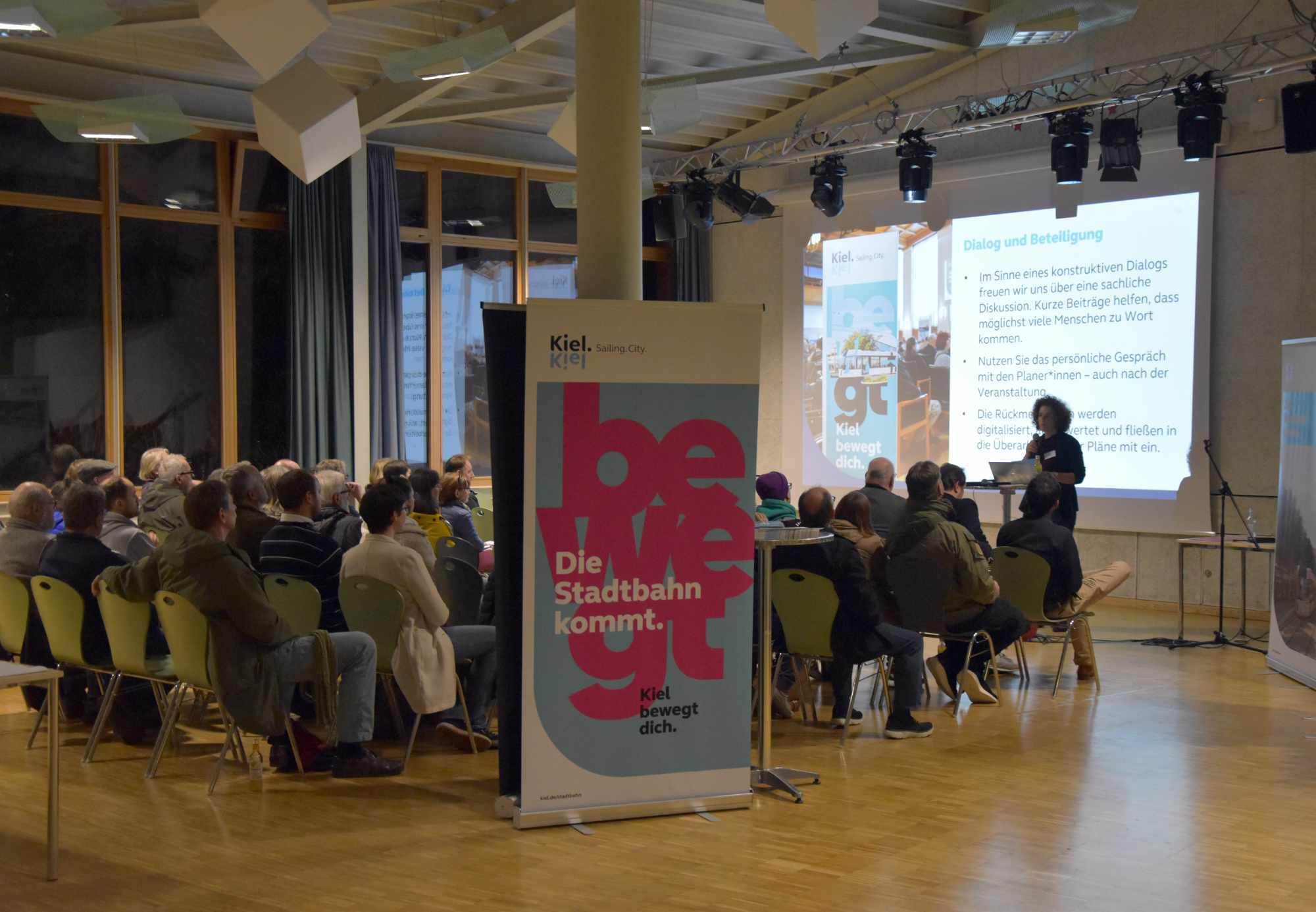 Blick auf das Publikum der Planungswerkstatt zu Abschnitt 9